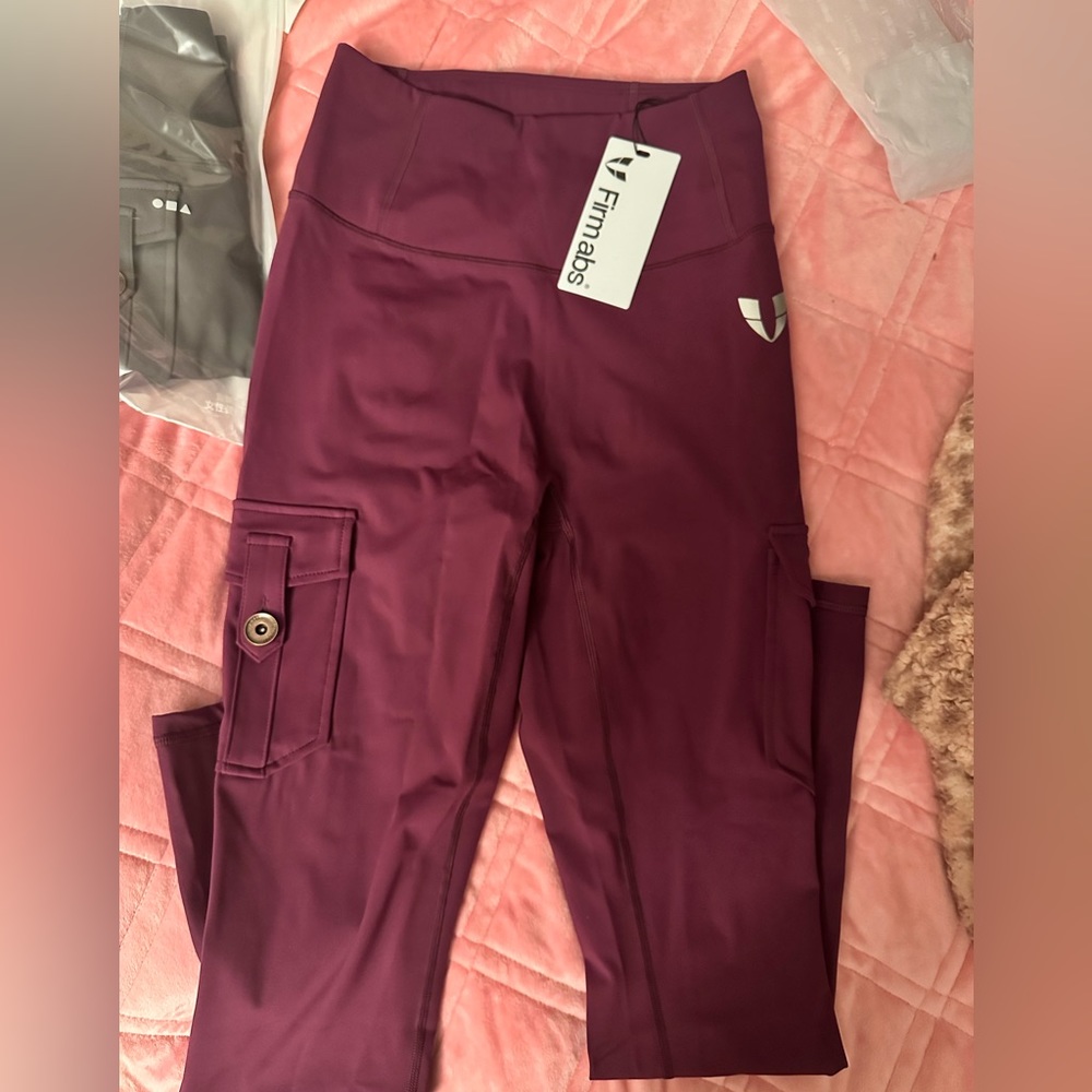Firm abs cargo leggings, booty scrunch, high waisted.